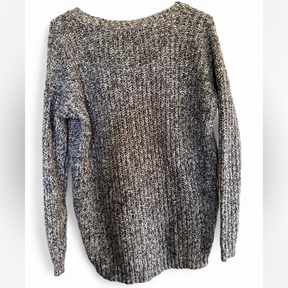 Aerie V-Neck Knit Sweater in Gray - Picture 8 of 8